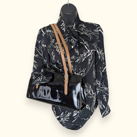 Danier Black Genuine Leather Purse - Picture 2 of 11